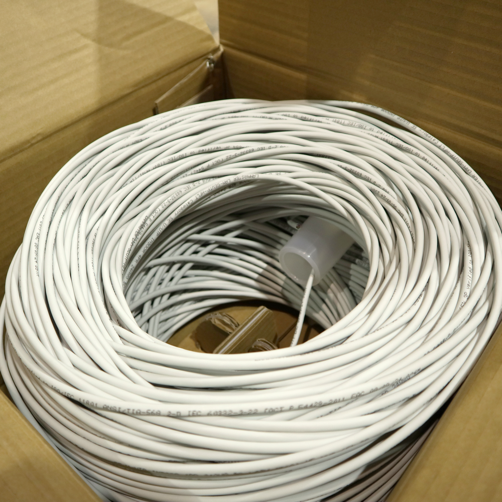 Кабель LANMASTER U/UTP, 4 пары, Кат. 5E, 350 МГц, LSZH, нг(А)-HF, черный, 305 м__