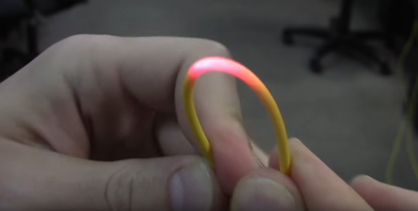 свечение исправного оптического волокна