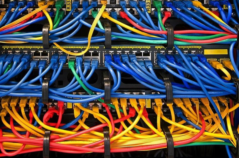 Кабели в стойке